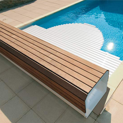 Persiana para piscina ABRIBLUE Banc Classic, con cajón de protección Persiana para piscina ABRIBLUE Banc Classic, con cajón de protección