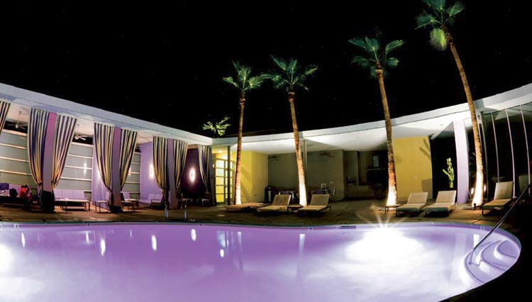 Piscina con proyector de LED Piscina con proyector de LED