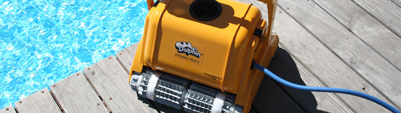 Robot maytronics pro x 2 sobre borde de piscina  Robot maytronics pro x 2 sobre borde de piscina